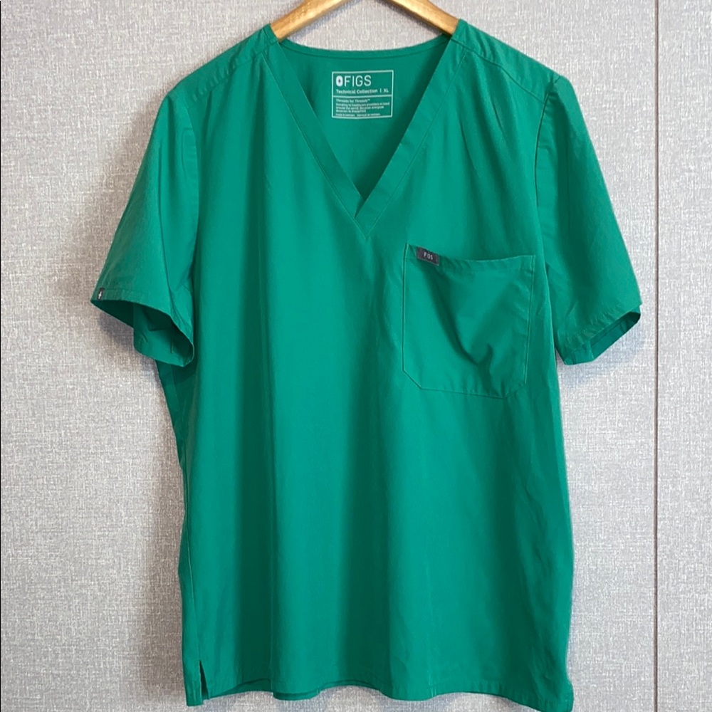 Figs Men’s Green V-Neck Short Sleeve Top